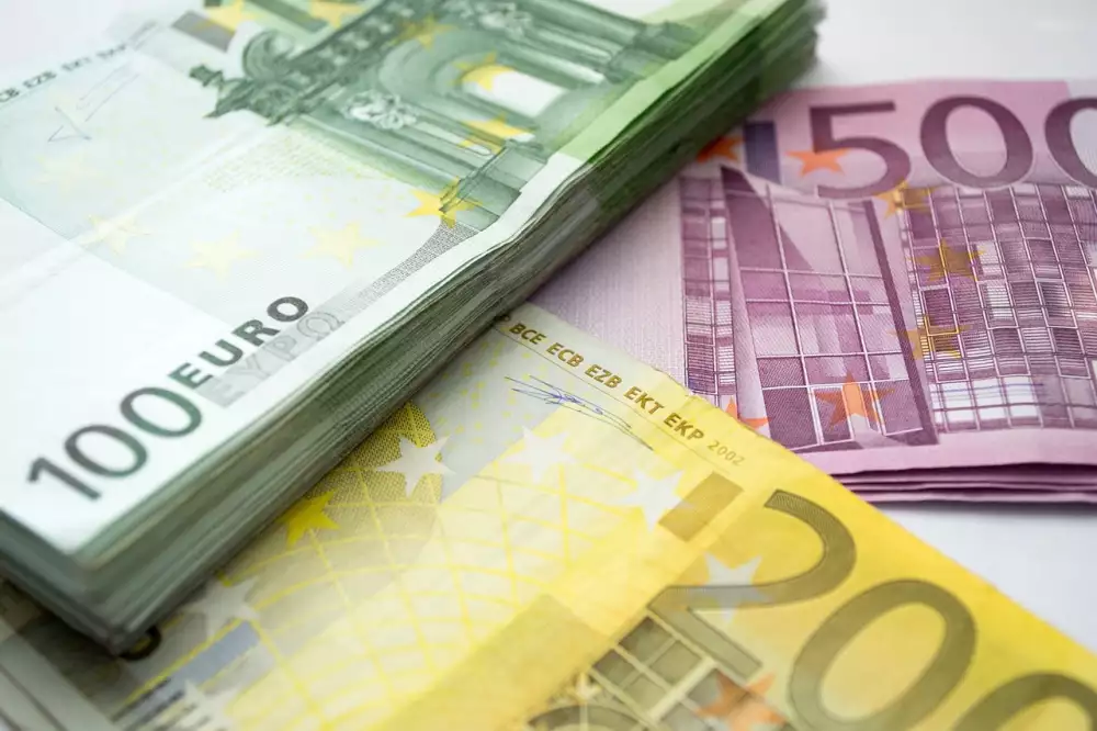 7 Eur To Czk